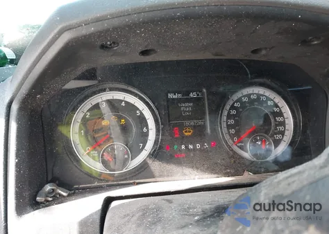 2019 Ram 1500 Classic Warlock 4X4 6'4 Box z USA, uszkodzony, nr VIN 1C6RR7GT5KS741667